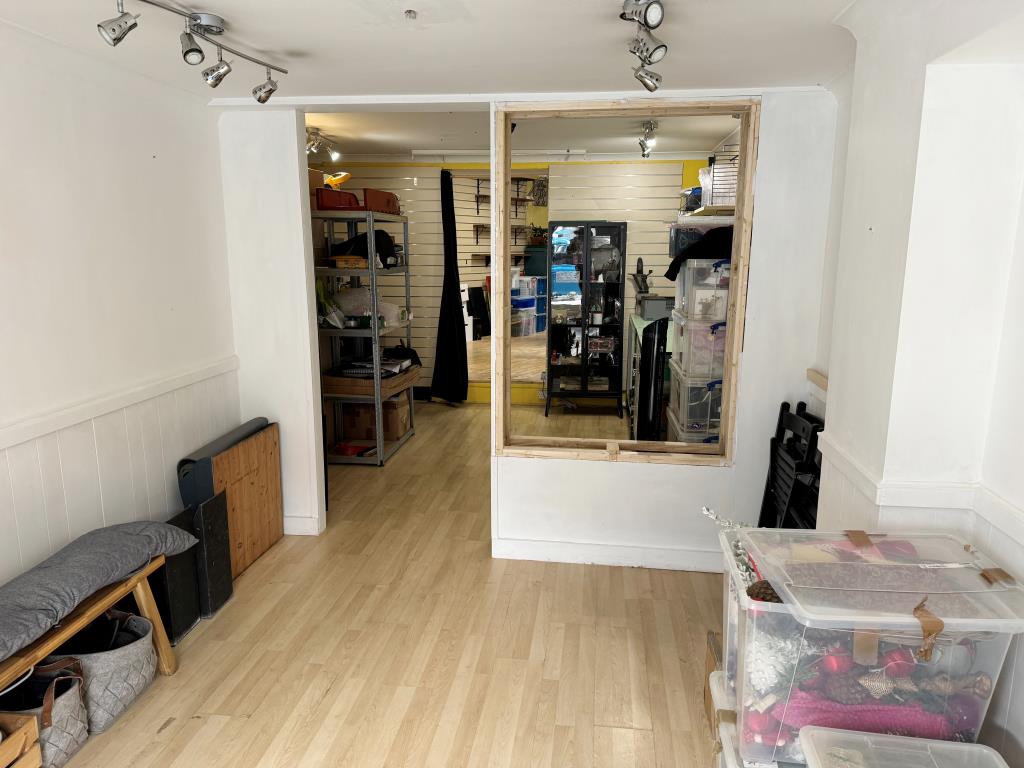Lot: 69 - SHOP AND TWO-BEDROOM FLAT FOR INVESTMENT OR OWNER OCCUPATION - Internal view of ground floor commercial unit